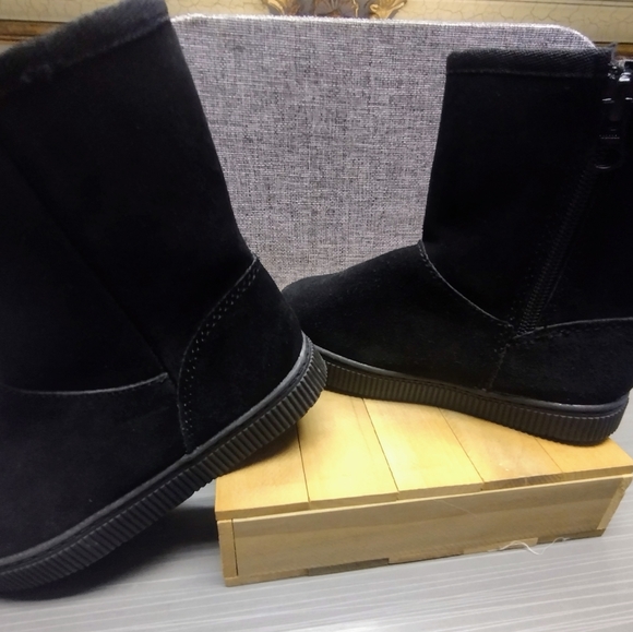 Cat & Jack Black Suede Leather Faux Fur Lined Childrens Winter Boots Size 10 NEW - Picture 1 of 8
